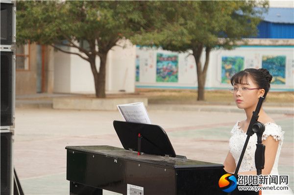 学生钢琴伴奏