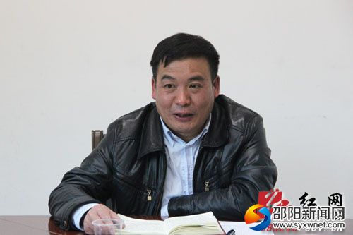 县委常委、统战部长王炉军在会上讲话