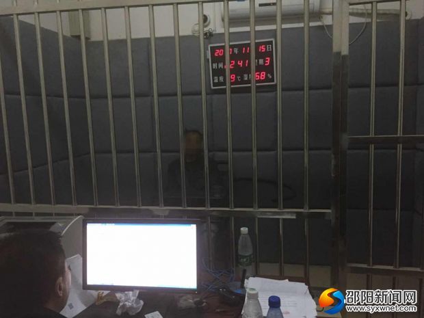 图为问话现场
