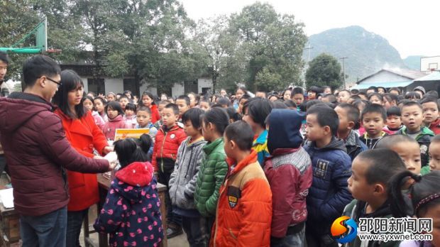 中考总结大会现场