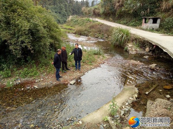 实地察看乌溪江