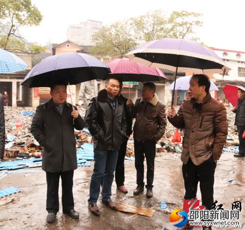 县委副书记、县长杨博理一行现场指导老农贸市场搬迁工作
