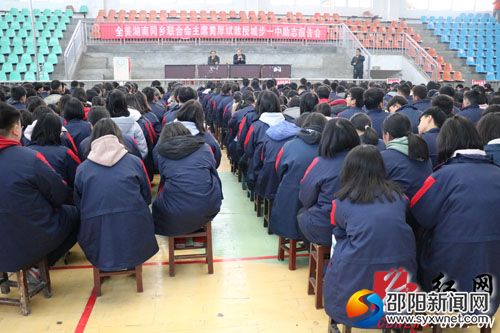 美籍华裔教授黄厚斌在一中开展讲座现场