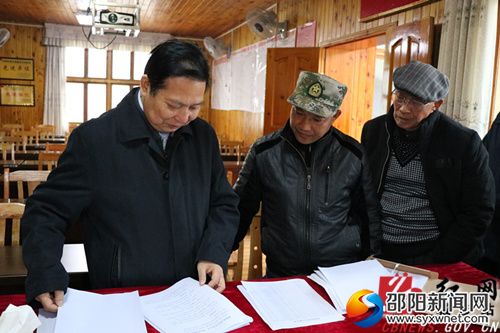 杨泰波在丹口镇桃林村调研指导关心下一代工作