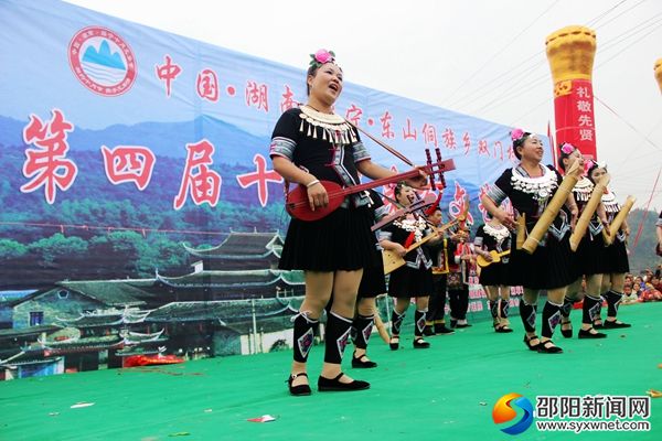 侗族节目表演_副本