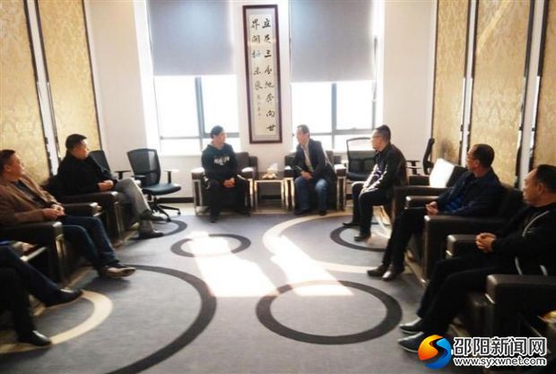 公司负责人会见了副县长奉锡样一行