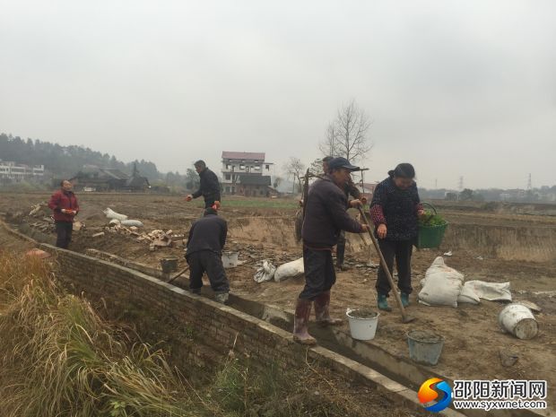 河上桥五小水利工程项目施工现场。