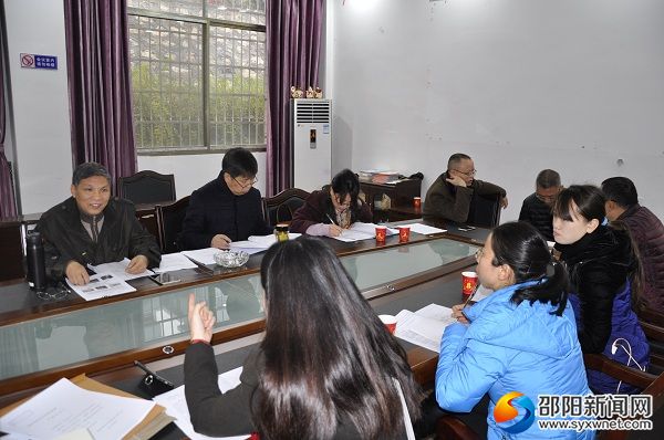 专家组与课题组成员交流中