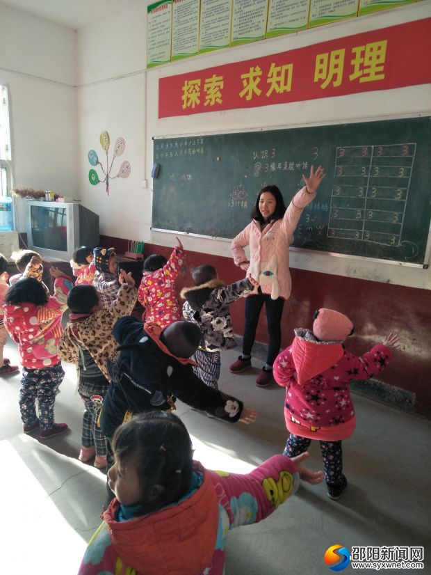 学校幼儿园的小朋友训练得好投入