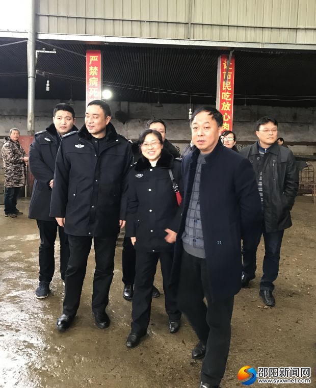 肖拥军一行来到位于大祥区的宏运屠宰场进行督查
