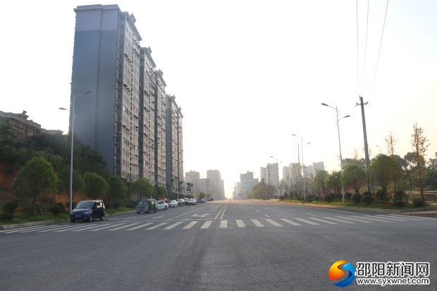 整洁的城区道路