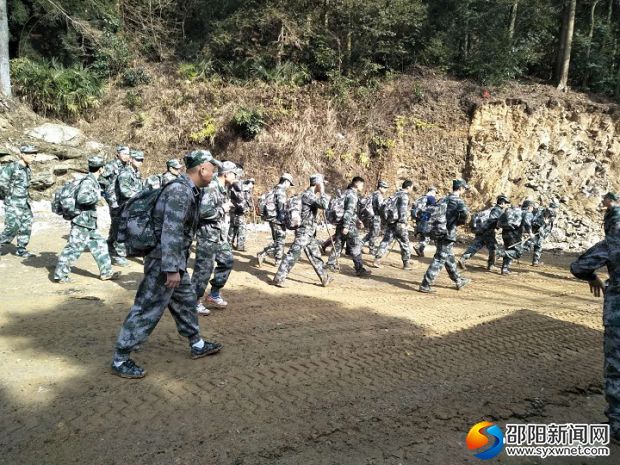 拉练途中