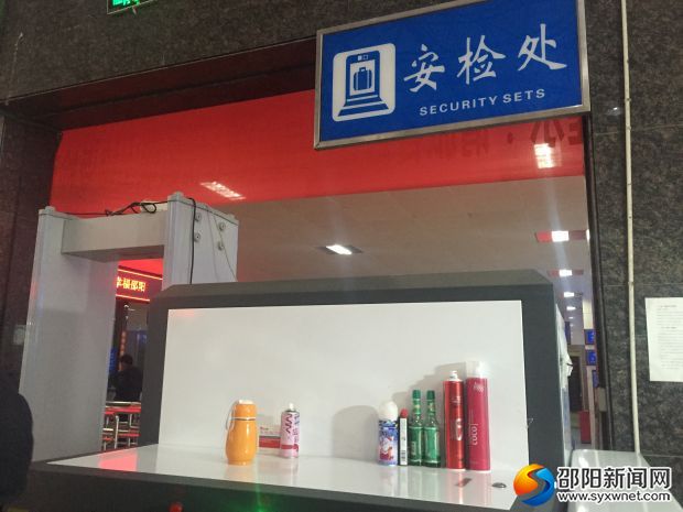 近段时间收缴的违禁品。