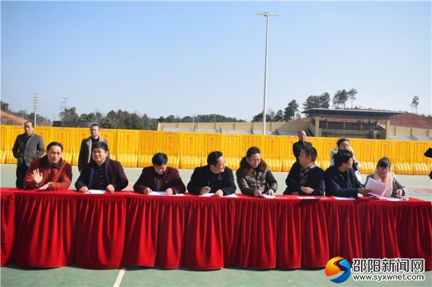 跑操比赛主评委席