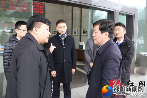 县委常委、副县长方凯向湖南省商务厅厅长汇报对接工作