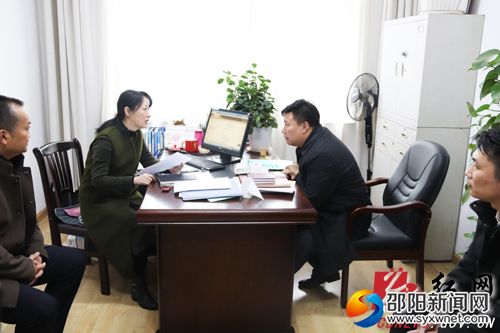 县委常委、副县长方凯在商务厅市场建设处交流工作