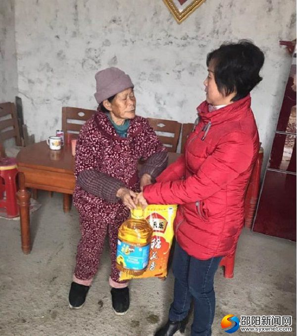 陈晓菊走访中