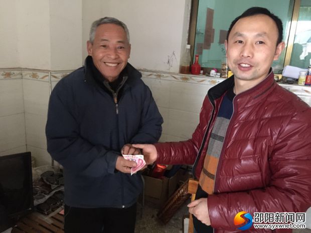 图为走访慰问现场