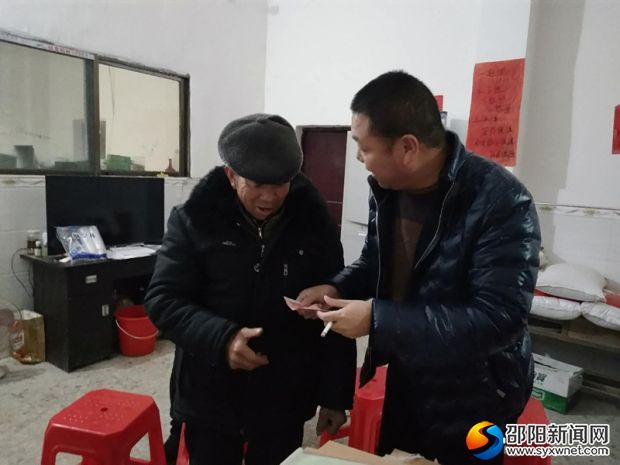 图为走访慰问现场