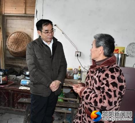 走访慰问孤寡老人