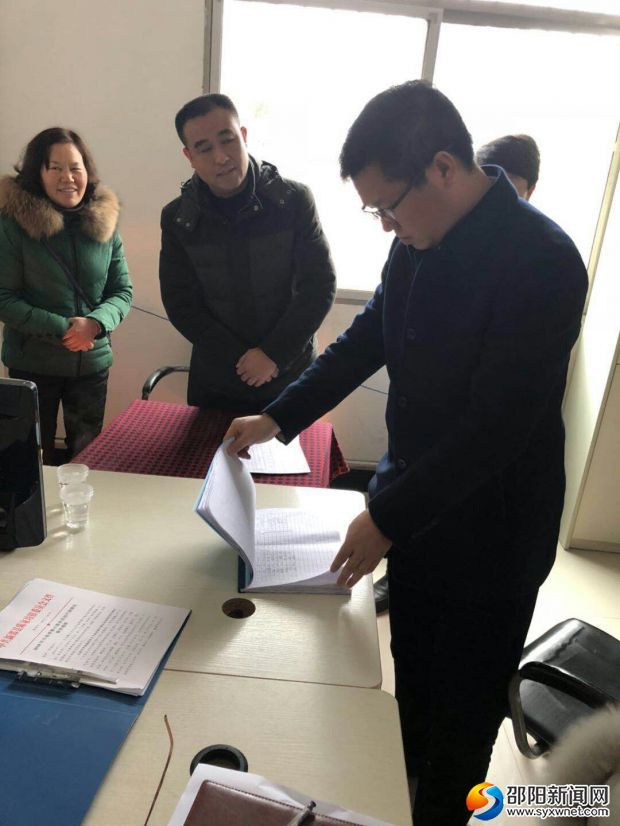 杨韶辉检查陈家坊卫计办资料