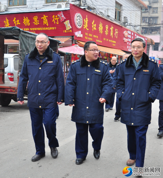 李巍 摄