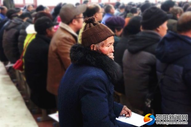 拄拐参训的高桥镇中房村80岁老党员许盛军