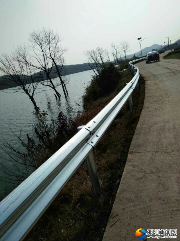 曲折有致的护栏