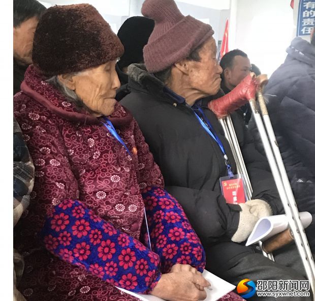 老党员听党课