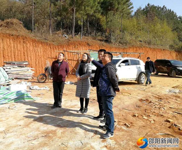 曾剑萍到灵太村实地查看联建房和村部建设,
