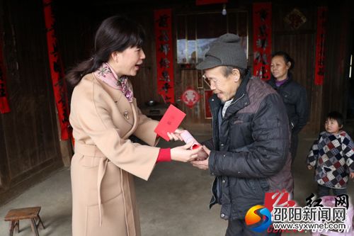 陈文华深入汀坪乡古田村走访慰问贫困户