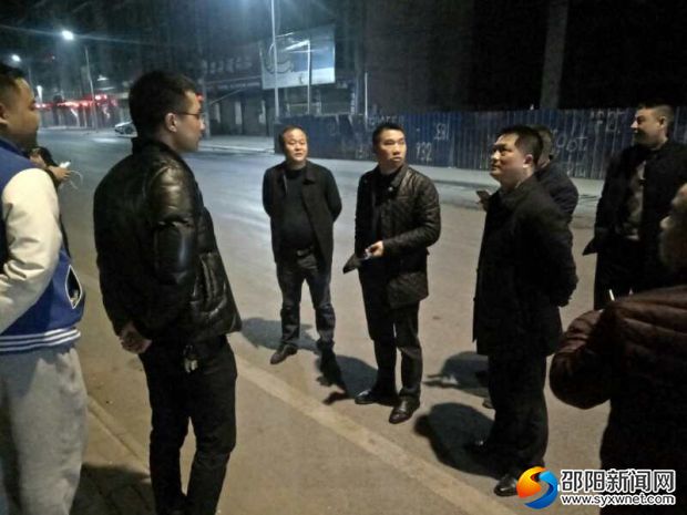 政法委书记张晨阳在禁炮一线