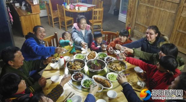 德国交换生Josephine Grau在崀山体验中国年