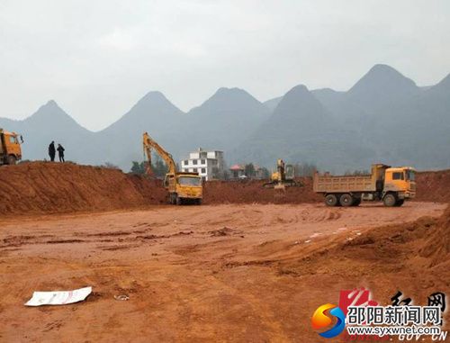 图为城步县中医医院搬迁项目施工现场