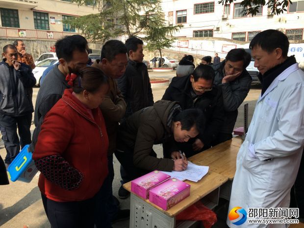 免费义诊、卫计政策咨询现场