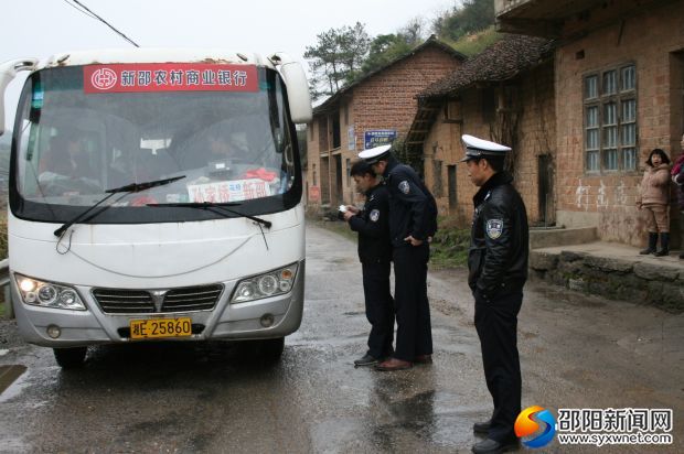 执法组路面执法