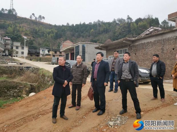 现场调研村级综合服务平台建设