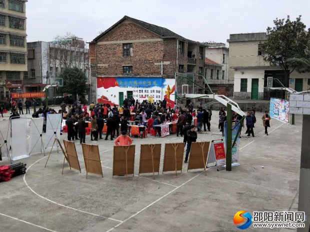 图为招聘会现场