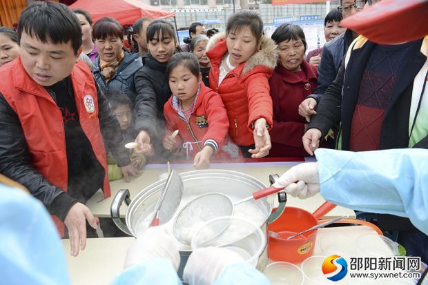 免费品尝汤圆现场