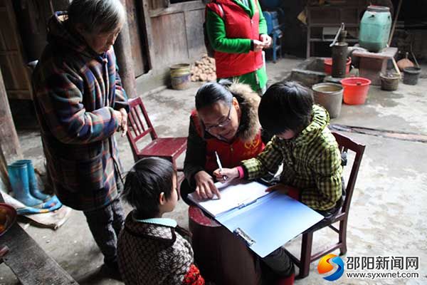 李红梅走访贫困学子
