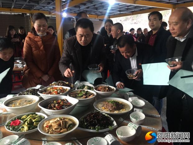 评委评比现场