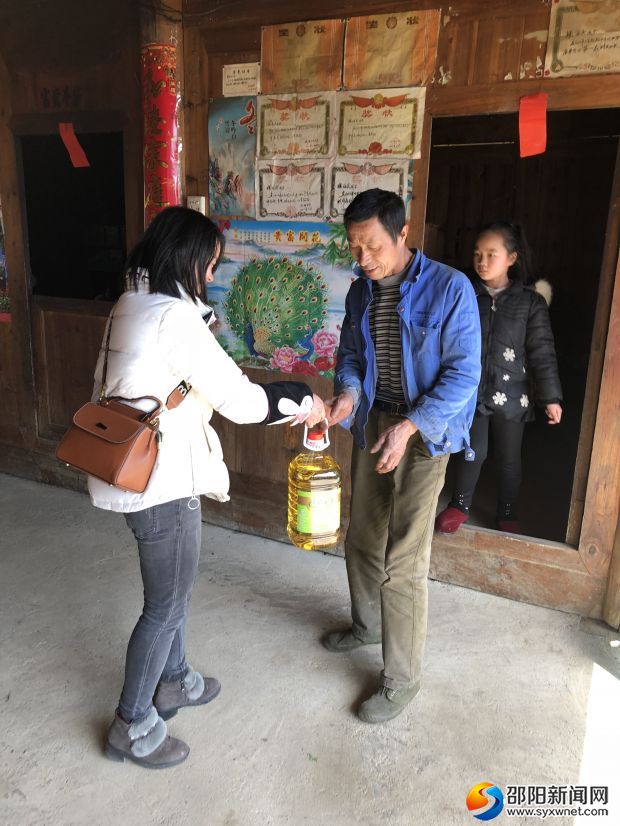 工作忙,拜年晚啦,意思意思,请笑纳、谅解哦。