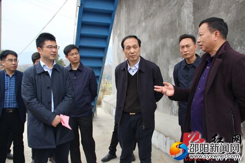 开福区调研组一行在西岩镇自来水厂考察调研