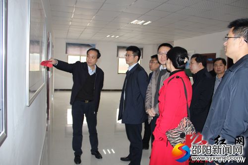 开福区调研组一行在清溪南山牧业奶牛基地考察调研