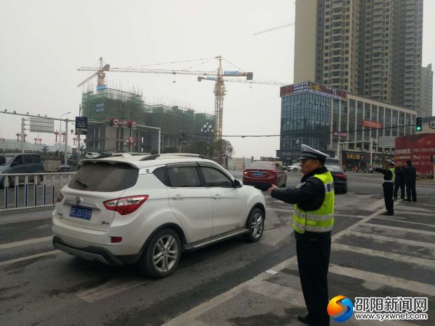 民警路面保畅