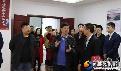 商务部绩效评价组一行察看县电商服务中心