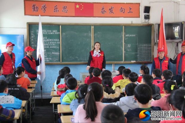 走进红旗小学开展安全用电知识宣传