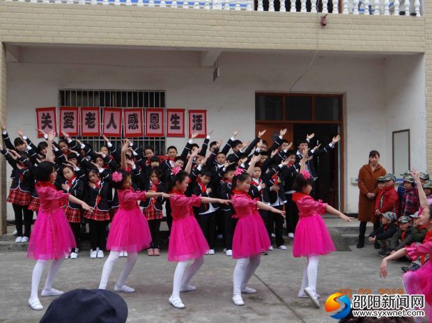 学生们精彩的文艺表演