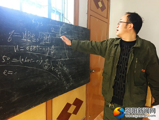 图为防汛业务知识培训