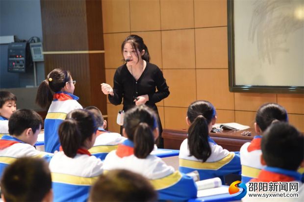 绥宁长铺三小龙丽芳老师执教五年级数学《分数的意义》